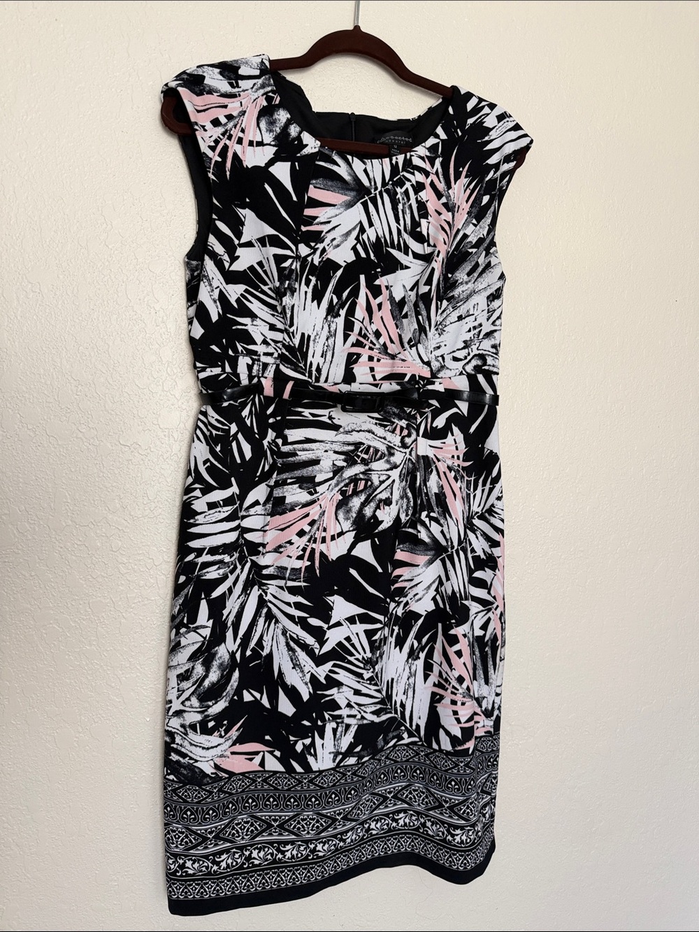 connected apparel Black, White & Pink Palm-Print Midi Sheath Dress